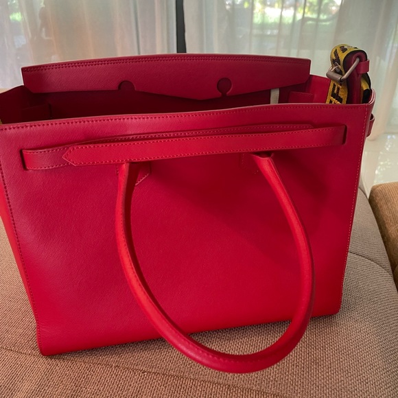 Red crosshatch leather Off-White tote with pouch - Picture 4 of 16
